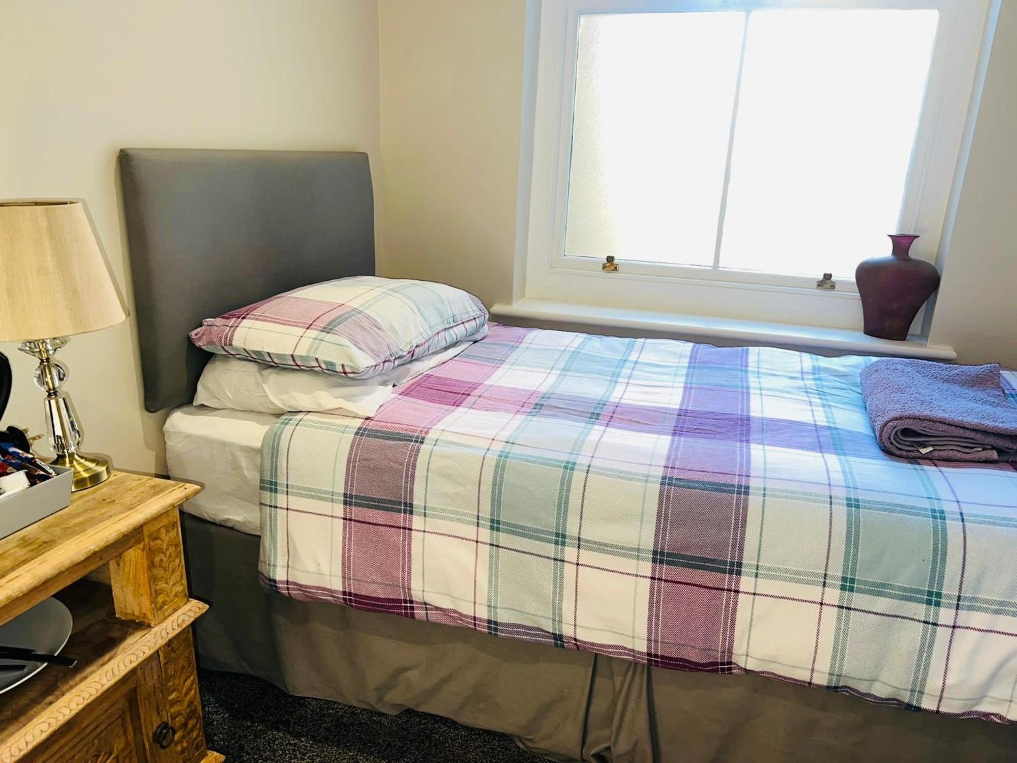Bed For The Night, Close To Beach, Shops , Train St Leonards-on-Sea Buitenkant foto